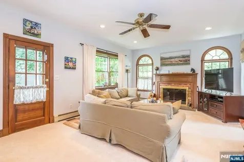 66 Hillside Avenue Midland Park NJ 07432