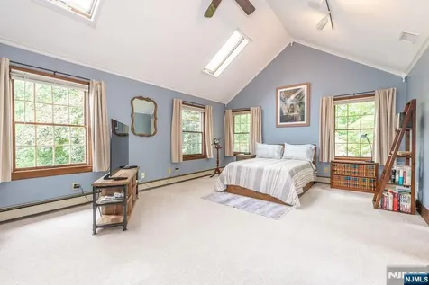 66 Hillside Avenue Midland Park NJ 07432