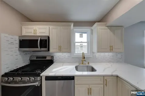 262 Main Street East Rutherford NJ 07073