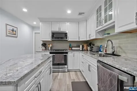 17 Foxhill Lane Ringwood NJ 07456