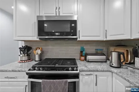 17 Foxhill Lane Ringwood NJ 07456