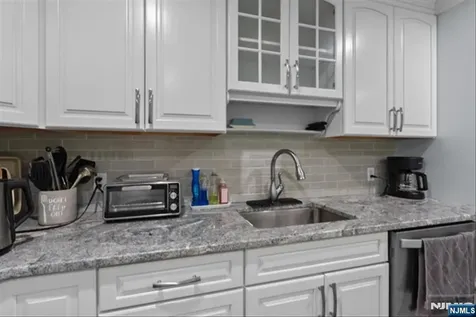 17 Foxhill Lane Ringwood NJ 07456