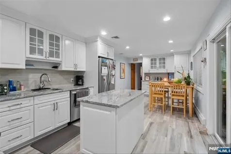 17 Foxhill Lane Ringwood NJ 07456