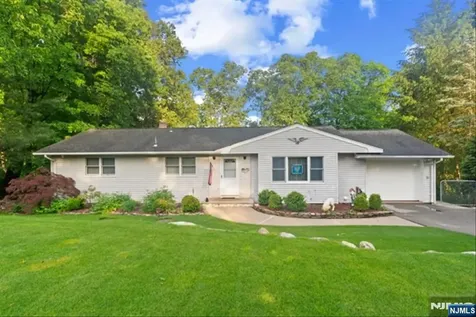 17 Foxhill Lane Ringwood NJ 07456
