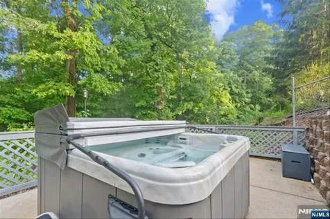 17 Foxhill Lane Ringwood NJ 07456