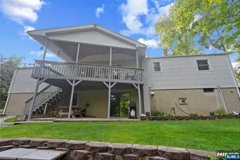 17 Foxhill Lane Ringwood NJ 07456