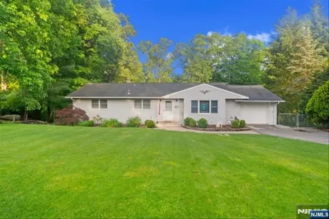 17 Foxhill Lane Ringwood NJ 07456