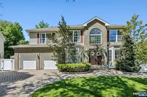 745 Gettysburg Place Paramus NJ 07652