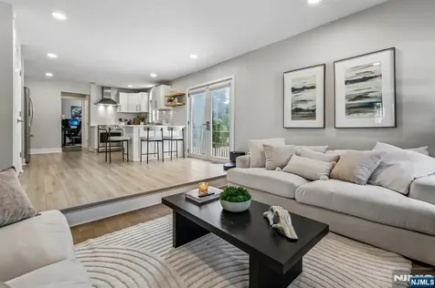 745 Gettysburg Place Paramus NJ 07652
