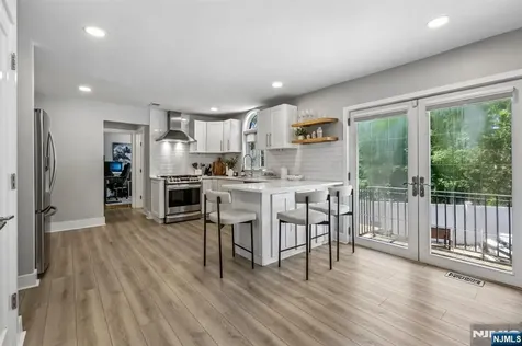 745 Gettysburg Place Paramus NJ 07652
