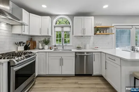 745 Gettysburg Place Paramus NJ 07652