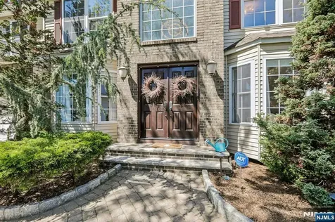 745 Gettysburg Place Paramus NJ 07652