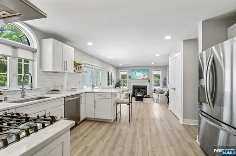 745 Gettysburg Place Paramus NJ 07652