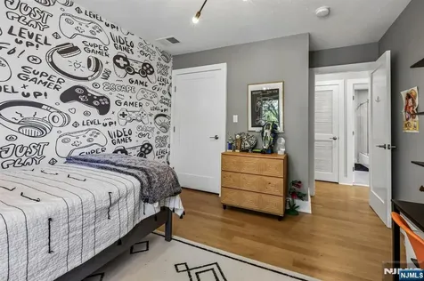 745 Gettysburg Place Paramus NJ 07652