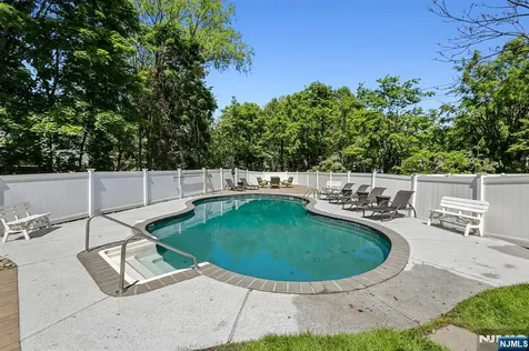 745 Gettysburg Place Paramus NJ 07652