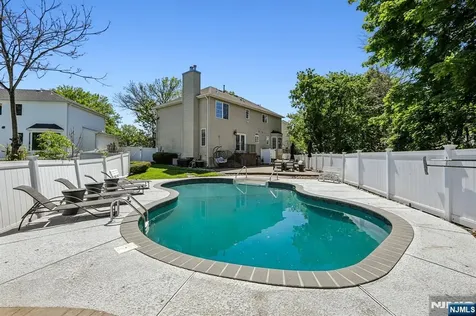 745 Gettysburg Place Paramus NJ 07652