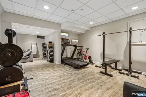 745 Gettysburg Place Paramus NJ 07652