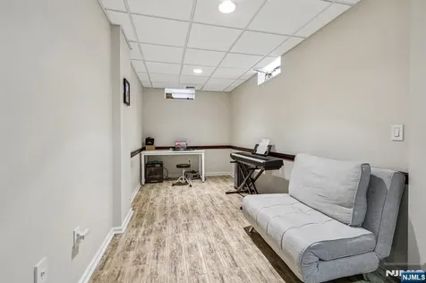 745 Gettysburg Place Paramus NJ 07652
