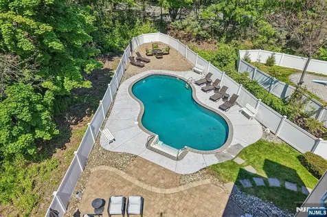 745 Gettysburg Place Paramus NJ 07652
