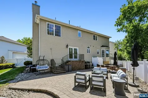 745 Gettysburg Place Paramus NJ 07652