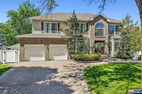 745 Gettysburg Place Paramus NJ 07652