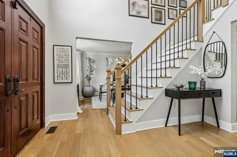 745 Gettysburg Place Paramus NJ 07652