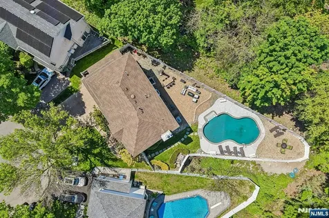 745 Gettysburg Place Paramus NJ 07652
