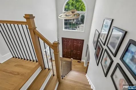 745 Gettysburg Place Paramus NJ 07652