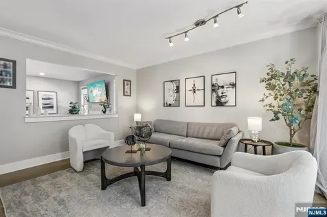 745 Gettysburg Place Paramus NJ 07652