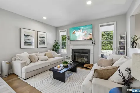 745 Gettysburg Place Paramus NJ 07652