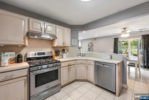 9 Fox Chase Road Jefferson Township NJ 07438
