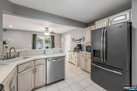 9 Fox Chase Road Jefferson Township NJ 07438