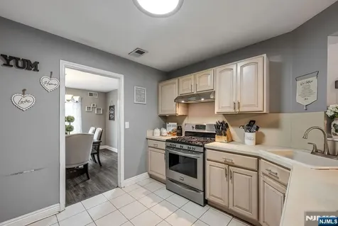 9 Fox Chase Road Jefferson Township NJ 07438