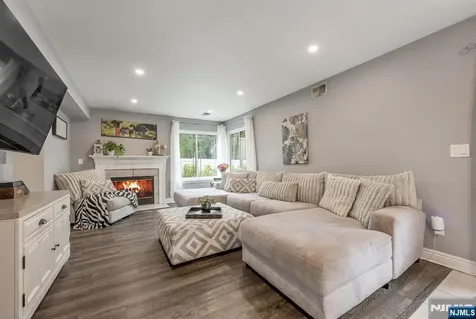 9 Fox Chase Road Jefferson Township NJ 07438