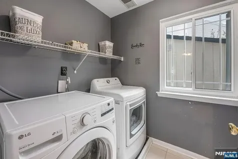 9 Fox Chase Road Jefferson Township NJ 07438