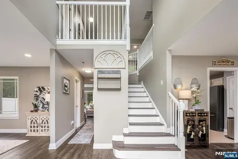 9 Fox Chase Road Jefferson Township NJ 07438