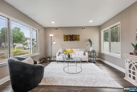 9 Fox Chase Road Jefferson Township NJ 07438