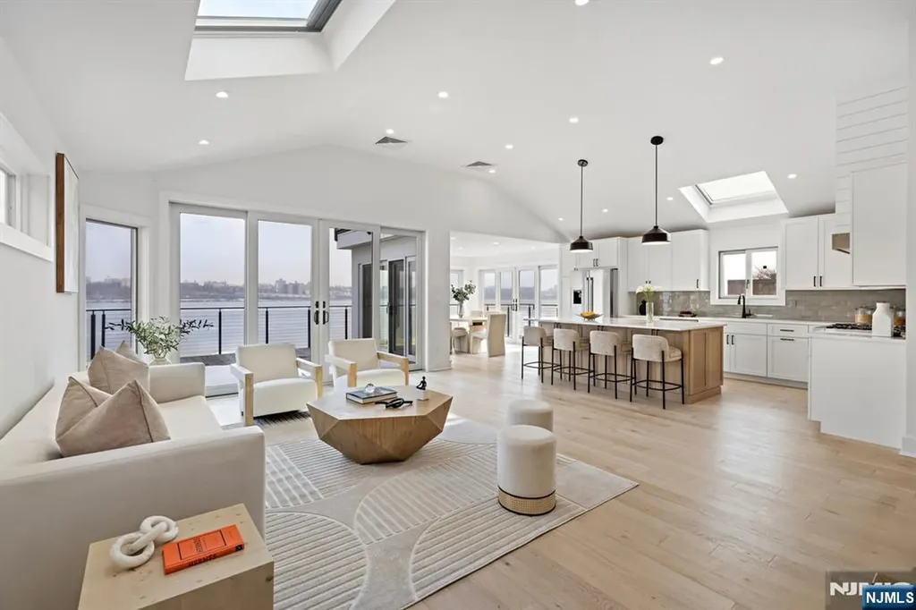 27 Shore Road Edgewater NJ 07020