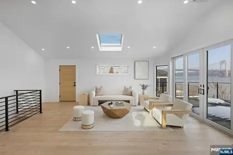 27 Shore Road Edgewater NJ 07020