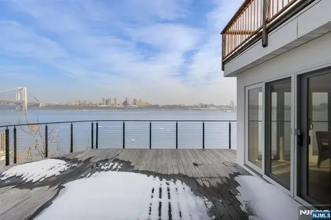 27 Shore Road Edgewater NJ 07020