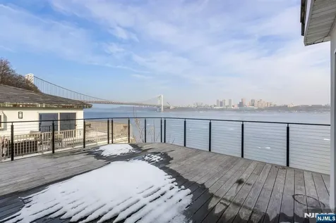 27 Shore Road Edgewater NJ 07020