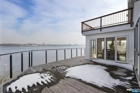 27 Shore Road Edgewater NJ 07020