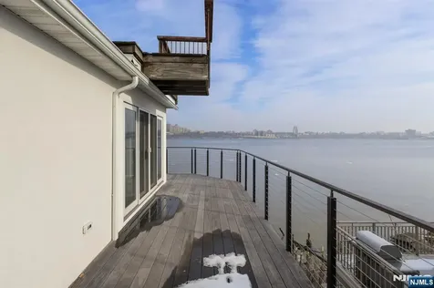 27 Shore Road Edgewater NJ 07020