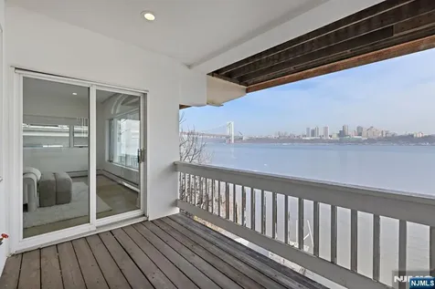 27 Shore Road Edgewater NJ 07020
