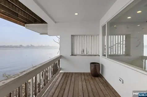 27 Shore Road Edgewater NJ 07020