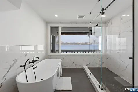 27 Shore Road Edgewater NJ 07020