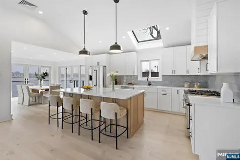27 Shore Road Edgewater NJ 07020