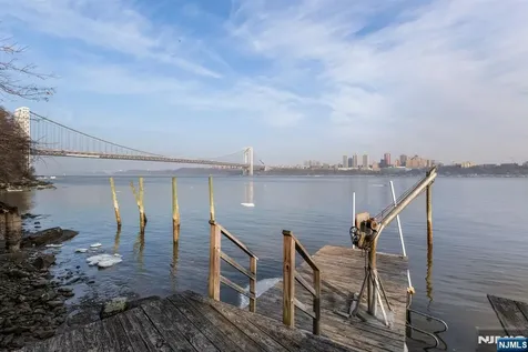 27 Shore Road Edgewater NJ 07020