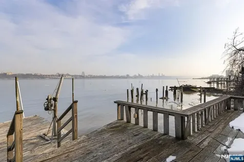 27 Shore Road Edgewater NJ 07020