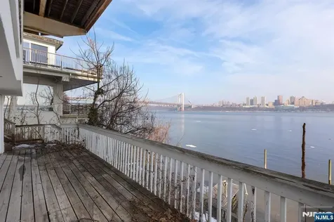 27 Shore Road Edgewater NJ 07020